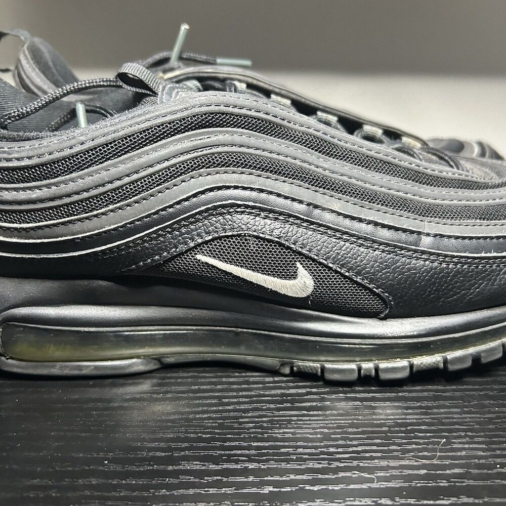 Nike Men's Black Air Max Sneakers - Picture 3 of 13